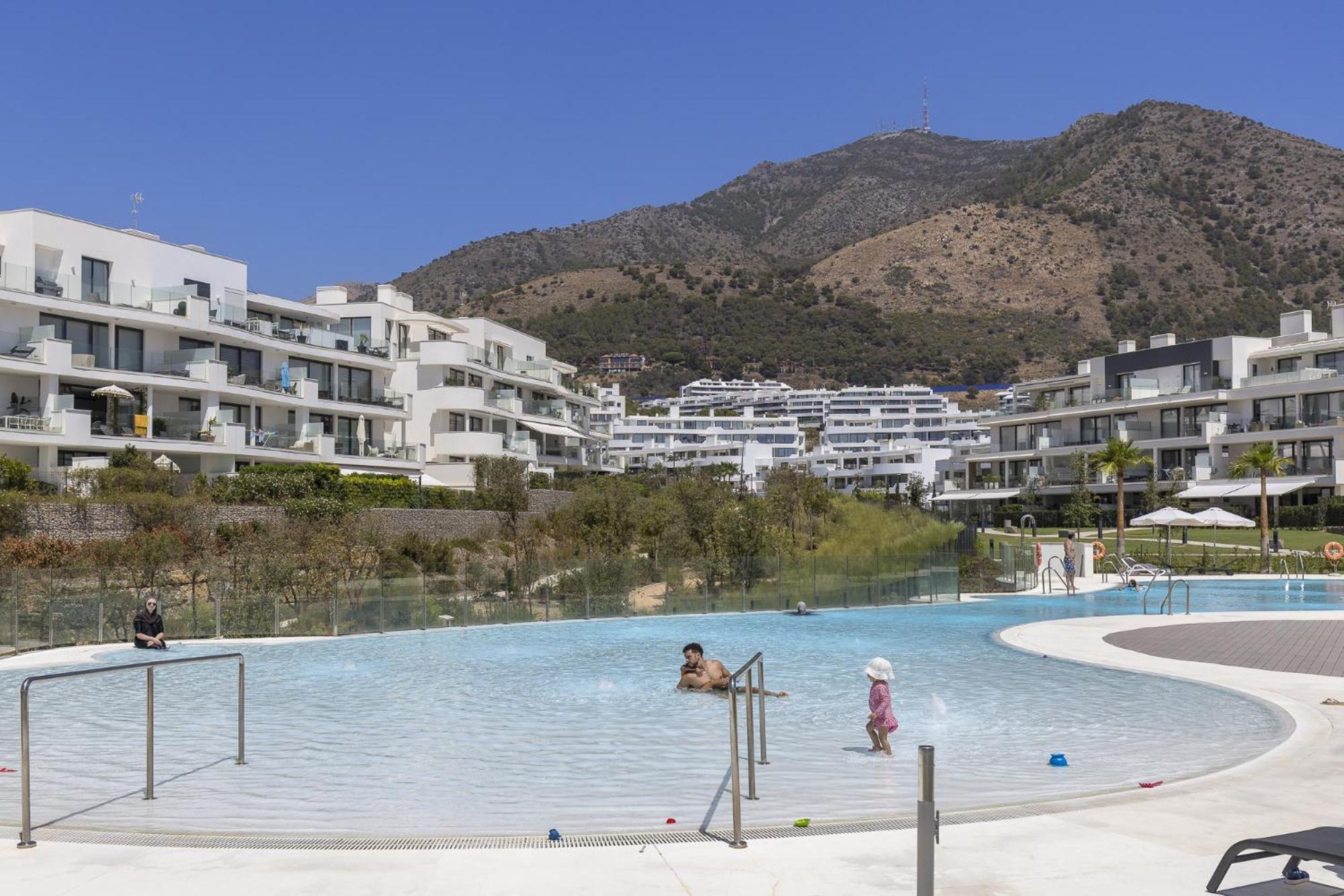 Exclusive 3-bedroom In Higueron Apartment